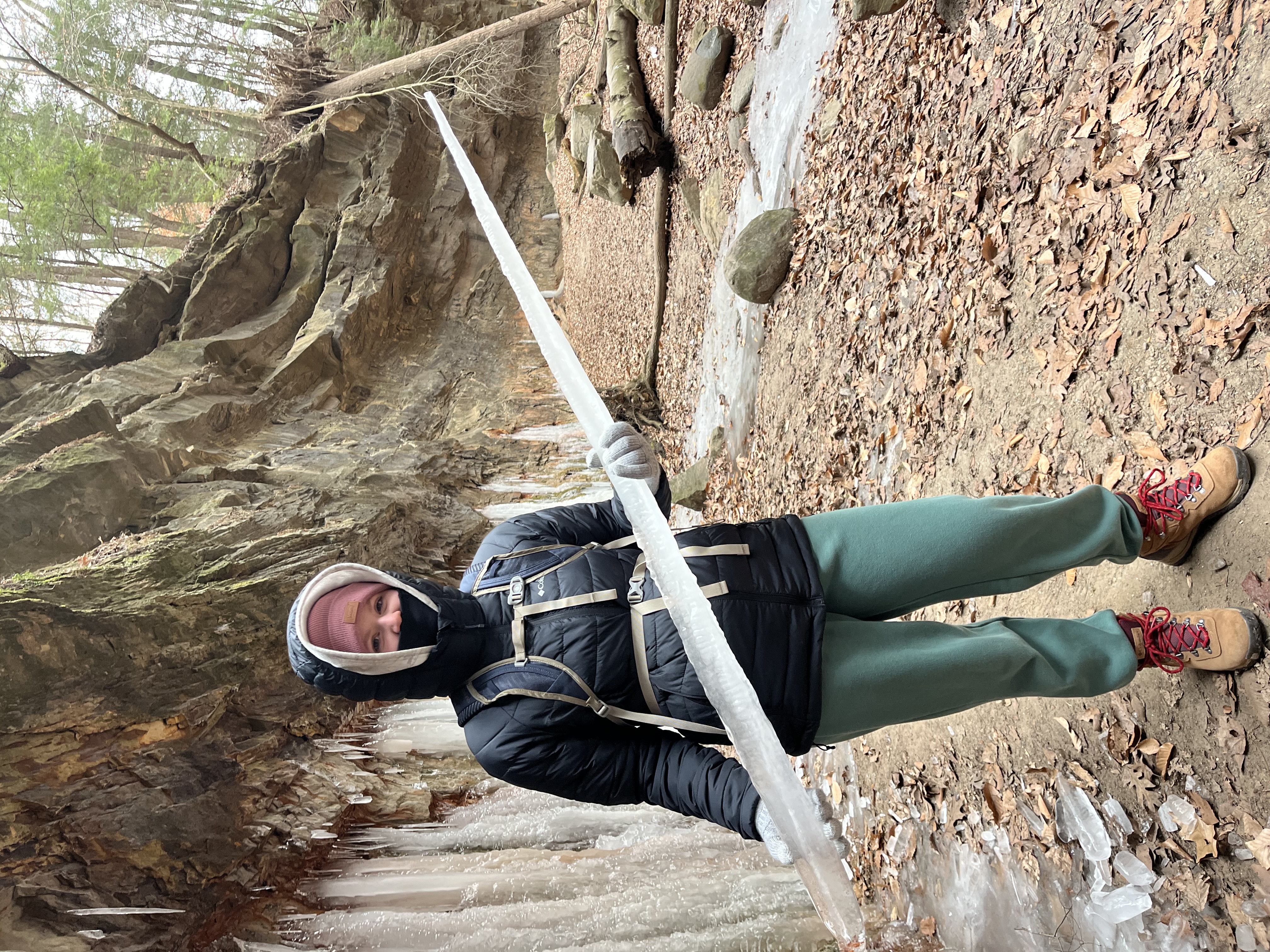 Mar holding ice stick